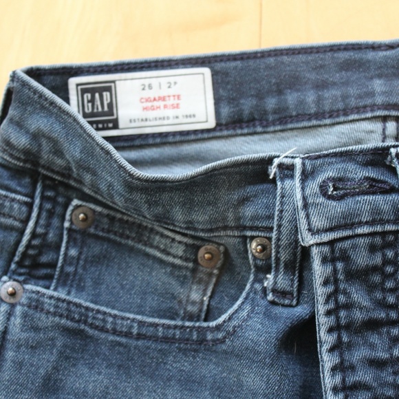 Gap Petite Jeans - Picture 2 of 2